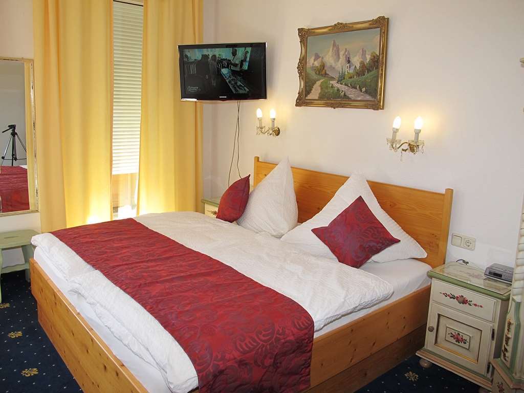 Hotel Garni Almenrausch Und Edelweiss Garmisch-Partenkirchen Rum bild