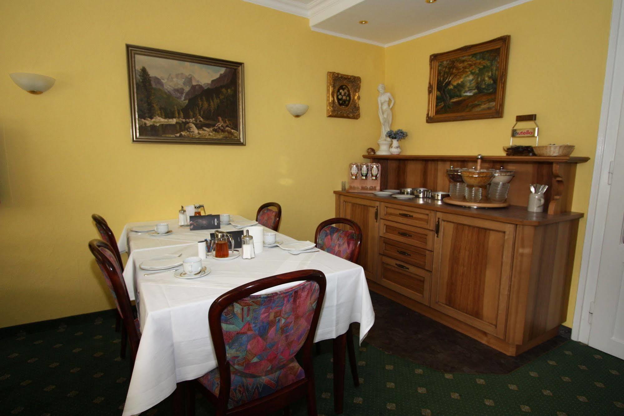 Hotel Garni Almenrausch Und Edelweiss Garmisch-Partenkirchen Exteriör bild