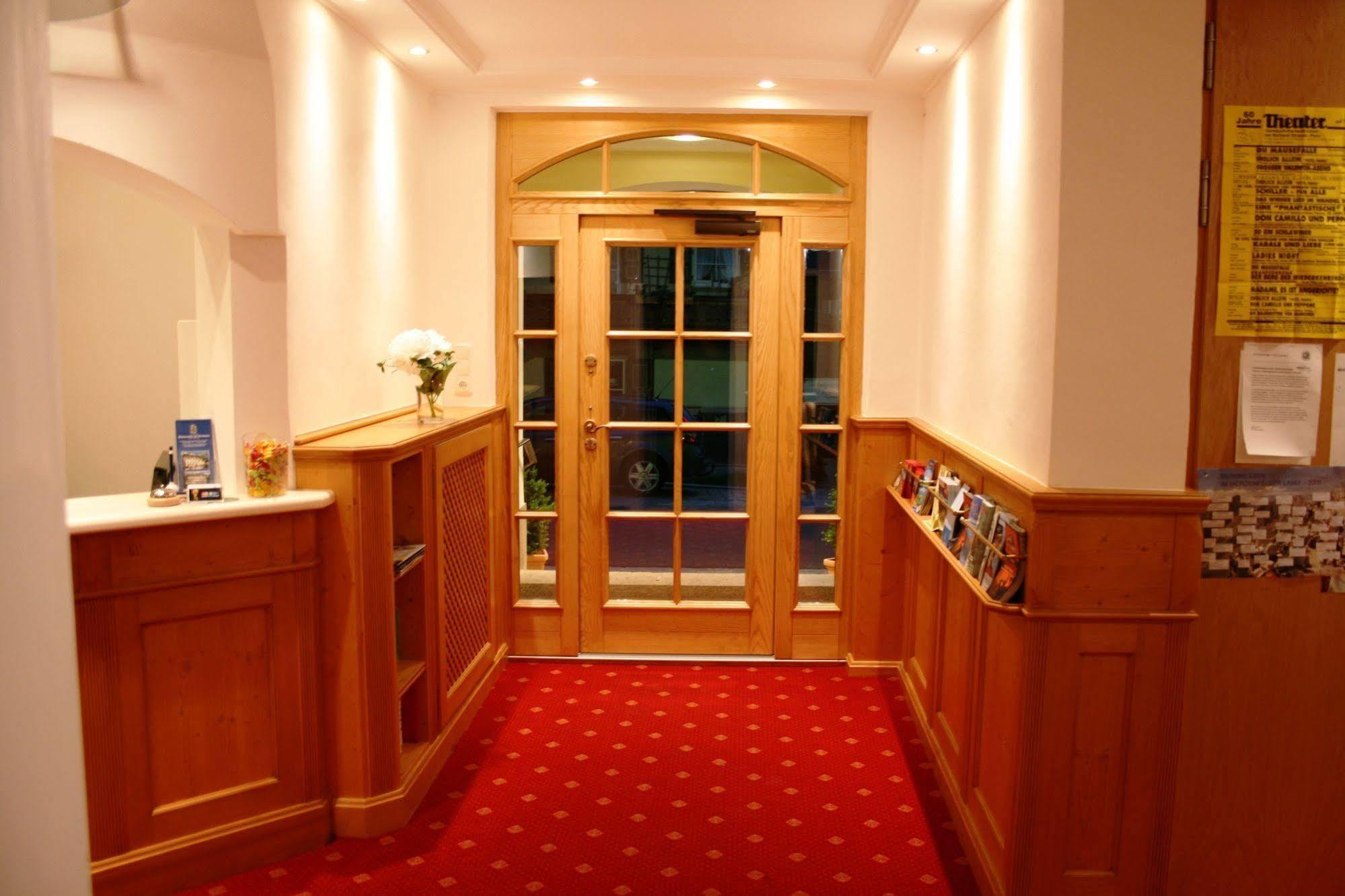 Hotel Garni Almenrausch Und Edelweiss Garmisch-Partenkirchen Exteriör bild