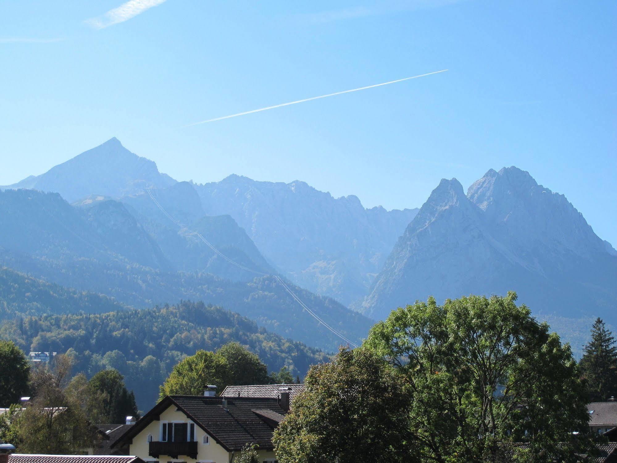 Hotel Garni Almenrausch Und Edelweiss Garmisch-Partenkirchen Exteriör bild