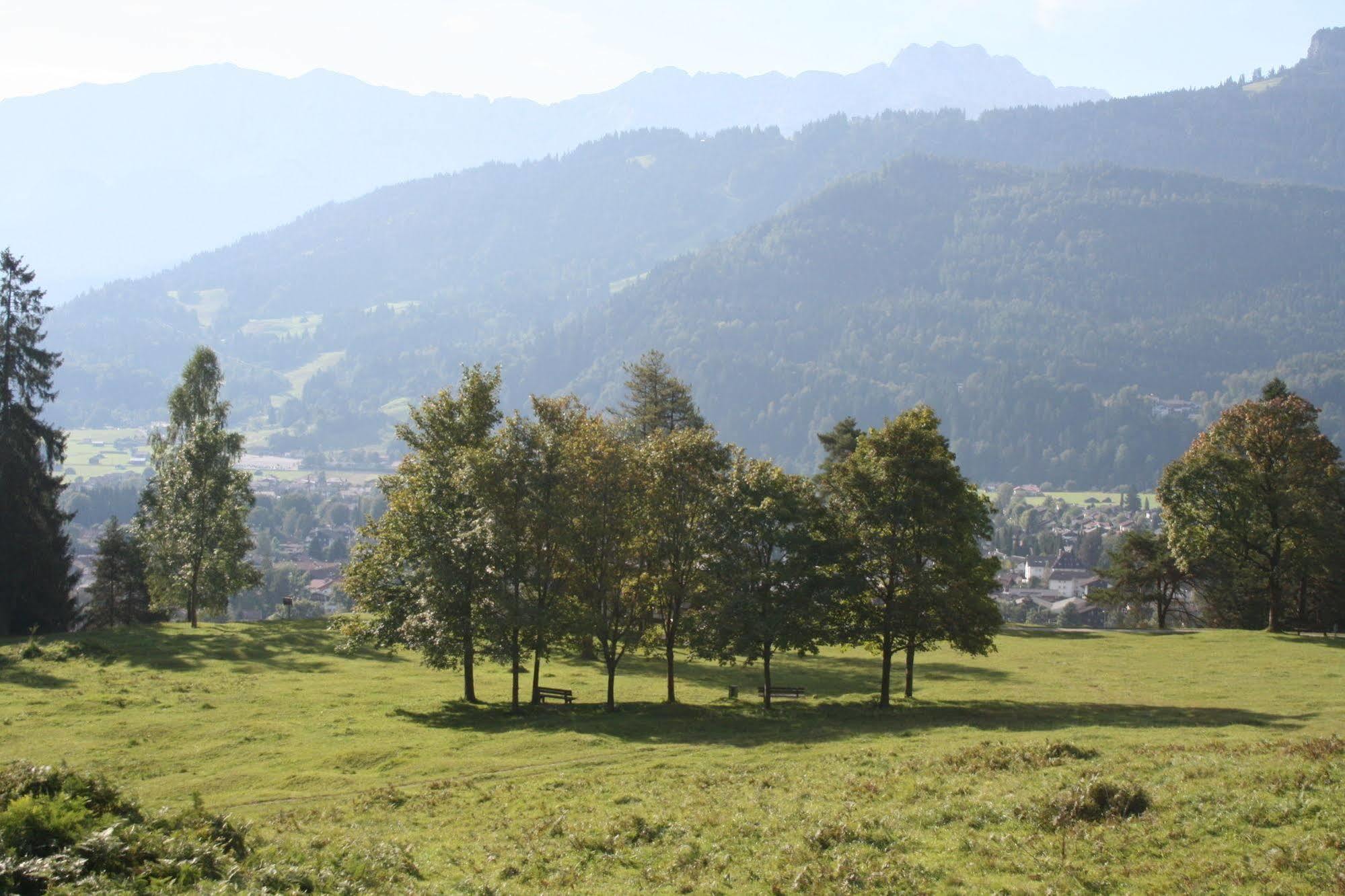Hotel Garni Almenrausch Und Edelweiss Garmisch-Partenkirchen Exteriör bild