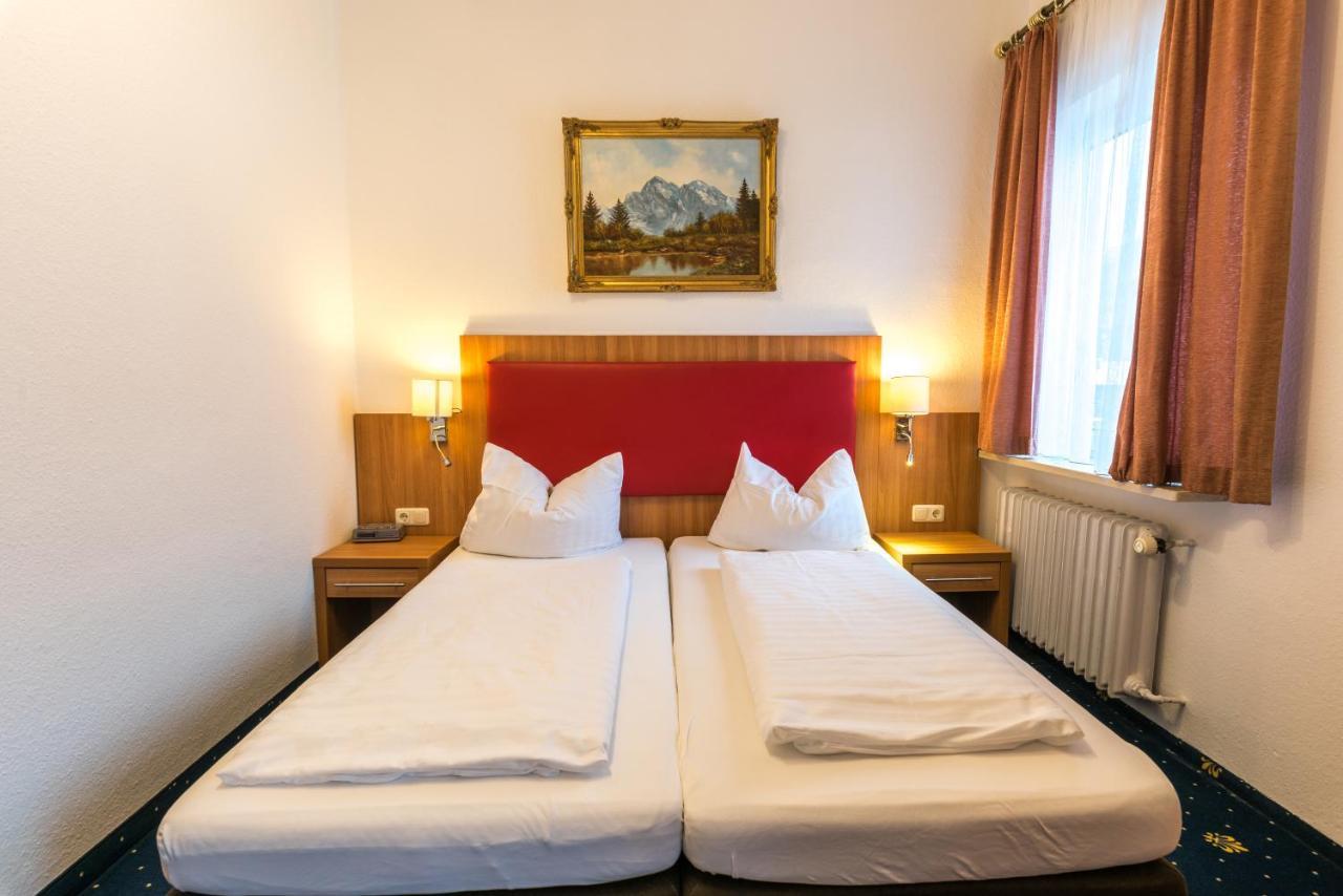 Hotel Garni Almenrausch Und Edelweiss Garmisch-Partenkirchen Exteriör bild