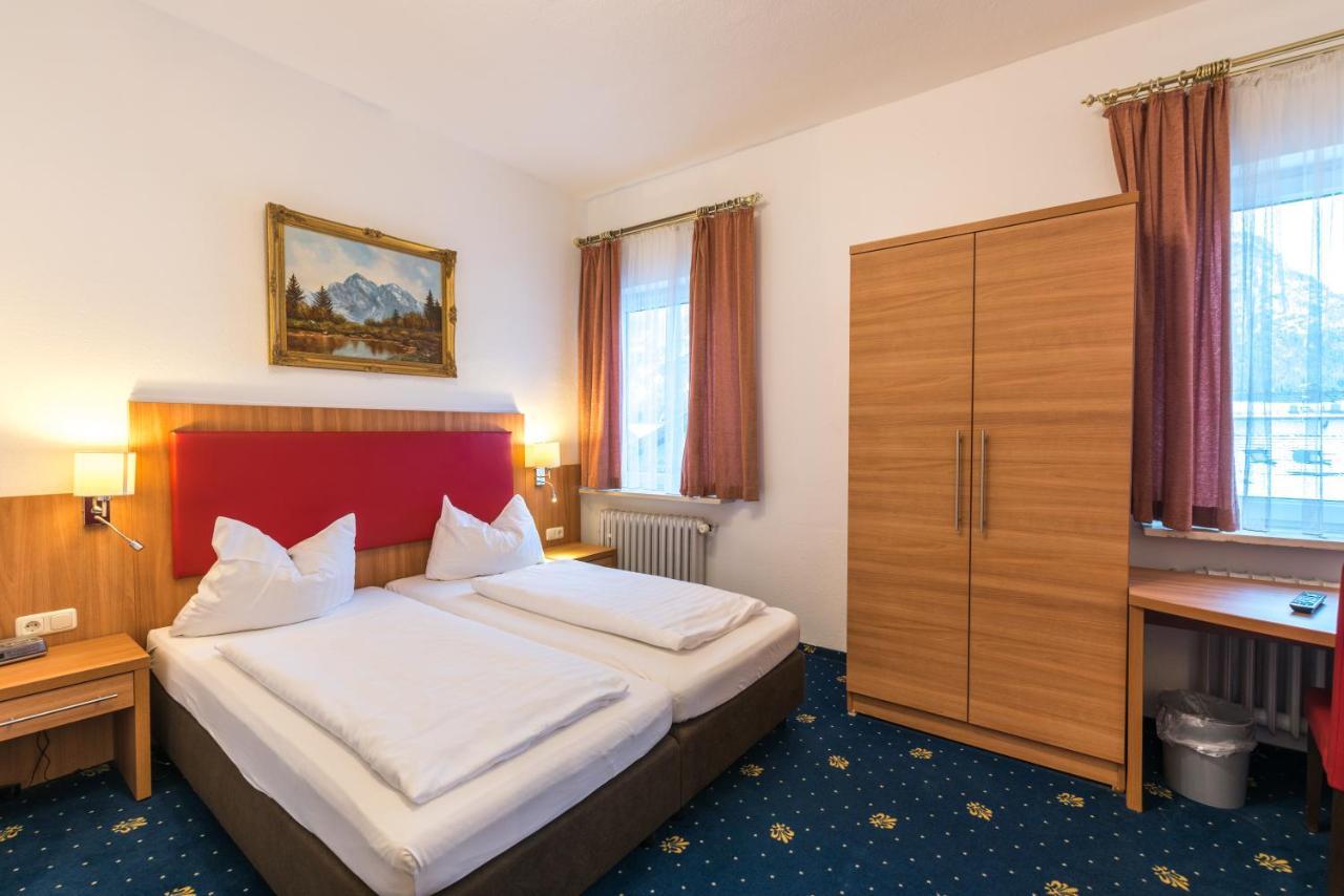 Hotel Garni Almenrausch Und Edelweiss Garmisch-Partenkirchen Exteriör bild