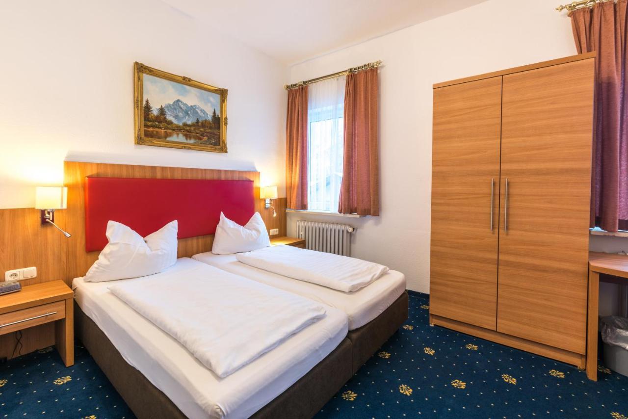 Hotel Garni Almenrausch Und Edelweiss Garmisch-Partenkirchen Exteriör bild
