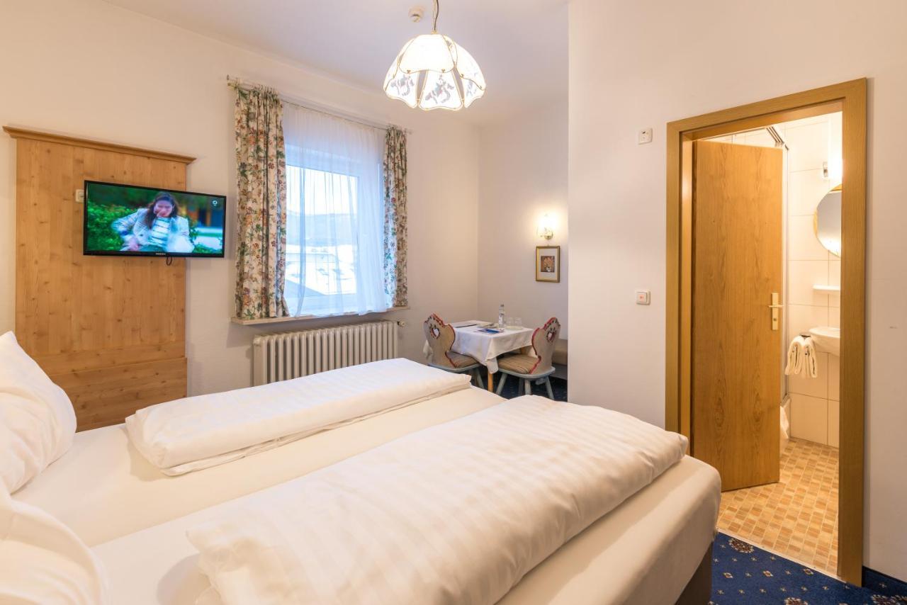 Hotel Garni Almenrausch Und Edelweiss Garmisch-Partenkirchen Exteriör bild